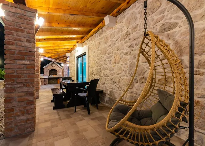 Вилла Old Stone Gabonjin